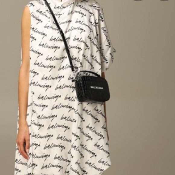 Balenciaga everyday camera bag with top handle - Picture 2 of 10